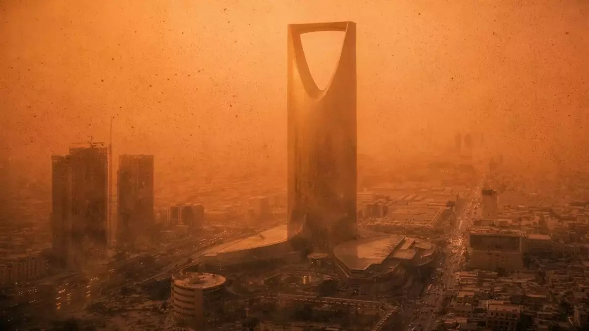 عاجل: تحذير من هيئة الأرصاد.. رياح ترابية صاعقة وغيوم رعدية تضرب 5 مناطق رئيسية - تفاصيل المناطق المتأثرة والنصائح العاجلة!