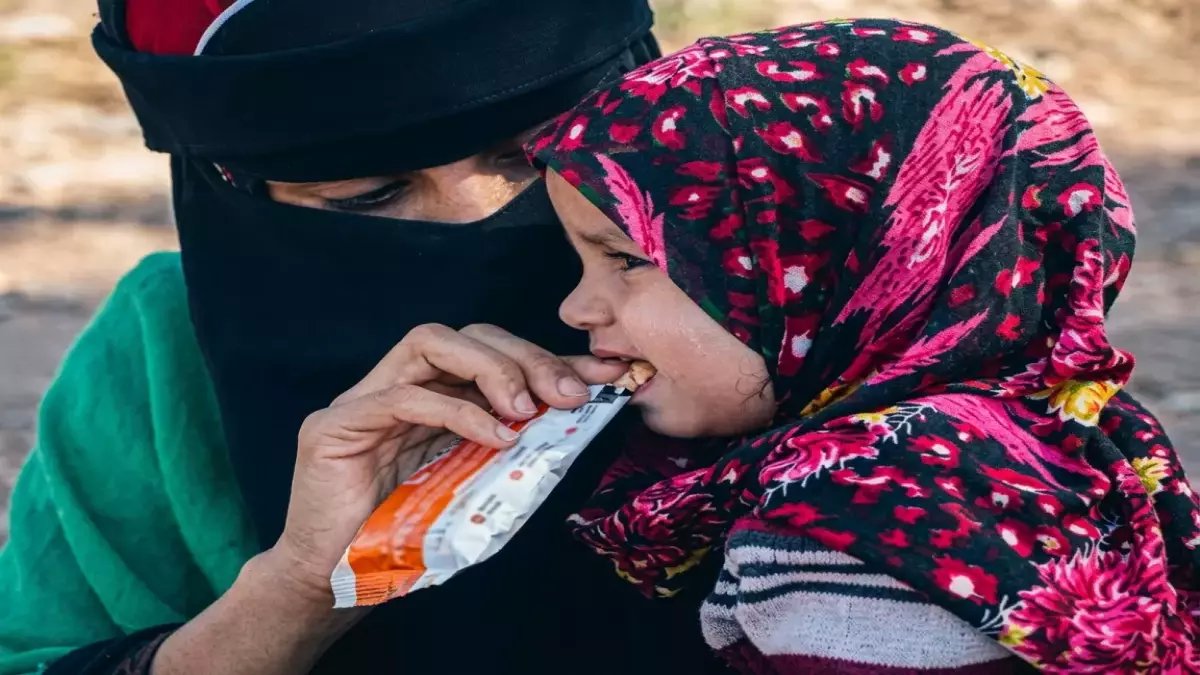 عاجل: أوكسفام تكشف كارثة توقف الرواتب في اليمن… أسر تبيع ممتلكاتها وتُخرج أطفالها من المدارس لتأمين لقمة العيش!