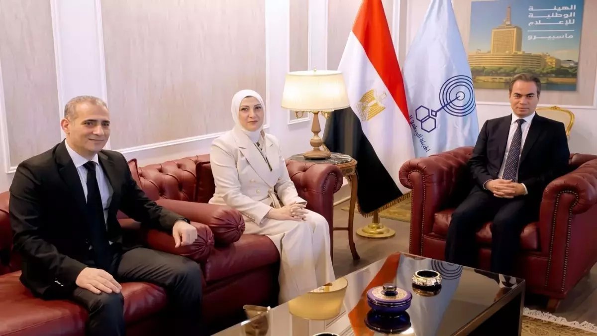 من قارئ نشرة إلى أسطورة الإذاعة: الحقيقة الكاملة وراء لقب "فارس الميكروفون" الذي هزّ الإعلام العربي!