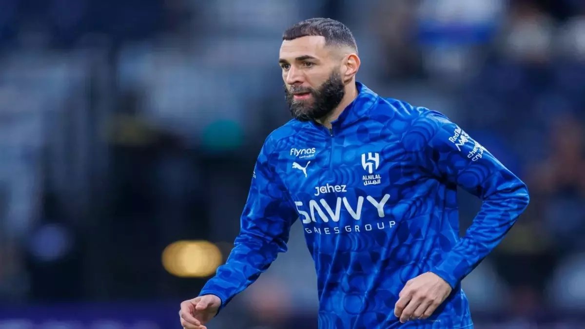 عاجل: قرار مصيري لمشاركة بنزيما مع الهلال… فحص طبي غداً سيحدد مصير المباراة ضد الخلود!