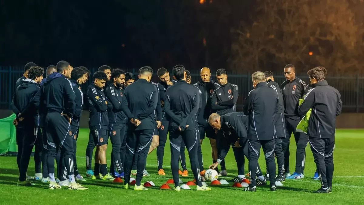 عاجل: حكم مثيرة للجدل يُدير لقاء نارياً… هل يصدم الأهلي في مباراة الدور الأول؟