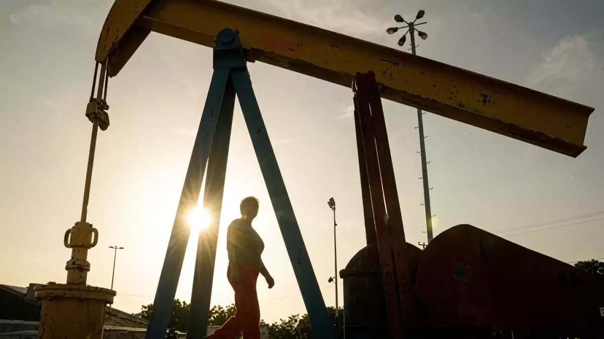 عاجل: انفجار أسعار النفط يصل 111 دولاراً للبرميل… هل تهدد التوترات في الشرق الأوسط بإغلاق مضيق هرمز وإشعال أزمة طاقة عالمية؟