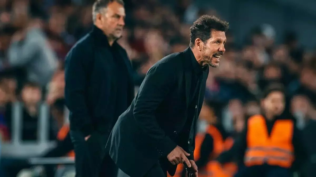 عاجل: سيميوني يوجه تحذيراً صارخاً لفليك بعد المباراة... 'عليك العودة' - الكاميرات تكشف حيرة المدرب الألماني والتوعد بمباراة أكثر ضراوة!