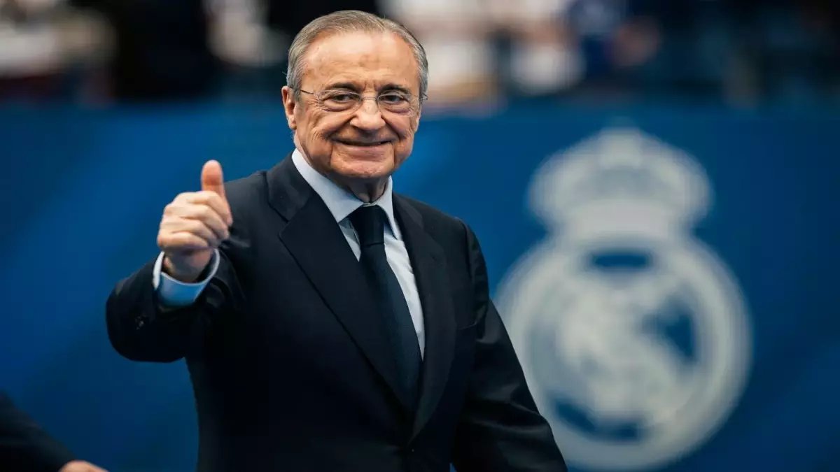 بعد سنوات من الحروب.. صورة تاريخية: بيريز وتشيفرين يفتتحان صفحة جديدة داخل برنابيو