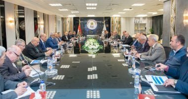 وزير الانتاج الحربي يبحث مع محافظ القاهرة مستجدات التعاون فى مجالات النقل الأخضر