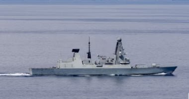 أرسلت لحماية القواعد فى قبرص.. مدمرة بريطانية ترسو فى المتوسط بسبب عطل فنى