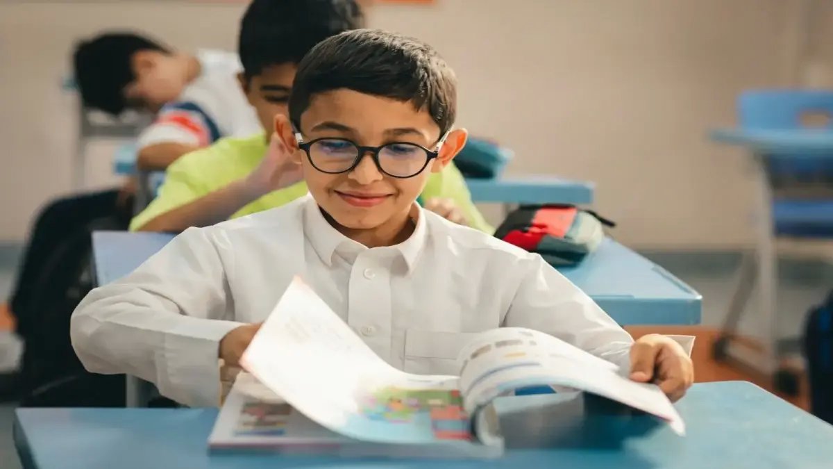 الجميع ينتظر قراراً من 'وزارة التعليم'... لكن القرار الفعلي يتخذ في 45 مركزاً مختلفاً!