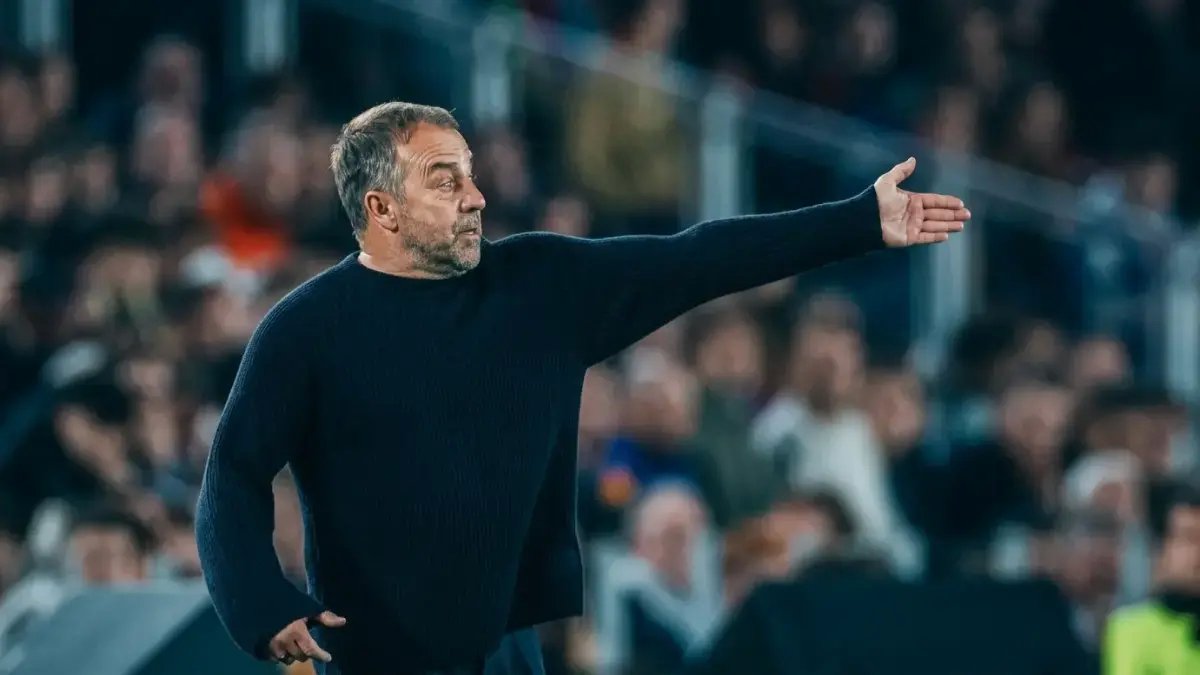 صادم: فليك يهاجم الحكم مباشرة بعد خسارة برشلونة - سؤال واحد فقط: لماذا تم إخفاء الفار؟!