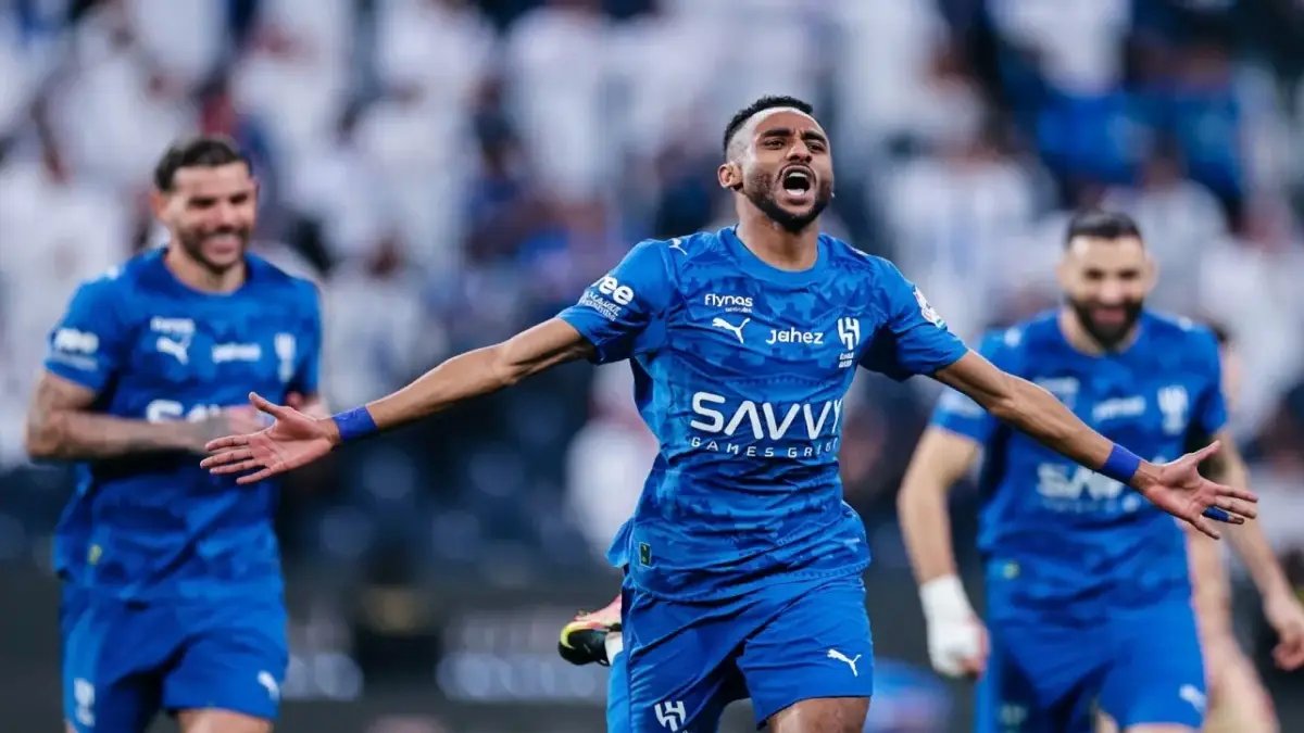 عاجل: إصابة فايجل تهدد أحلام القادسية في أبها… هل ينهار خط الدفاع قبل مواجهة ضمك؟