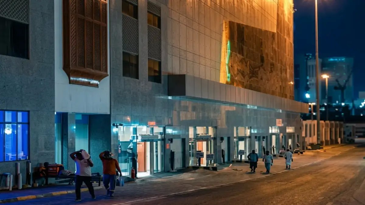 المملكة العربية السعودية تتدخل لإنقاذ ما يخسره ضيوف الرحمن داخل الحرم... والنتيجة: استعادة (ساعات) ثمينة من وقت العبادة