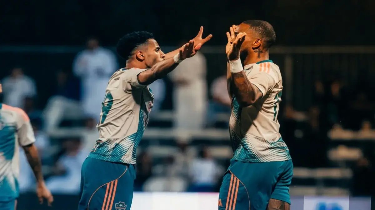 عاجل: الأهلي يقدّم احتجاجاً رسمياً صارماً على تحكيم الفيحاء… ويفرض شرطاً خطيراً بخصوص VAR سيُغيّر كل شيء!