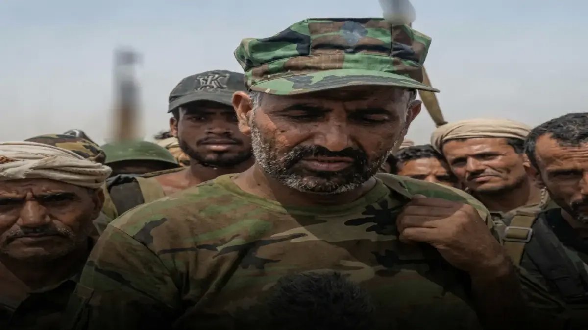 عاجل: تفاصيل صادمة لهروب عيدروس الزبيدي من عدن… رحلة سرية بحرية وجوية تنتهي في أبوظبي بإغلاق أنظمة التعريف!