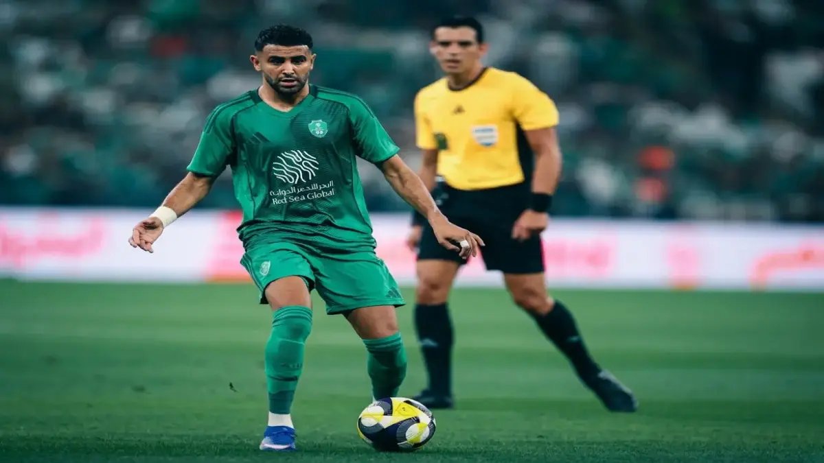 عاجل: خيسوس يخفي الحمدان على دكة البدلاء أمام الأخدود... قرار تكتيكي أم خلاف جديد مع النجم السعودي؟