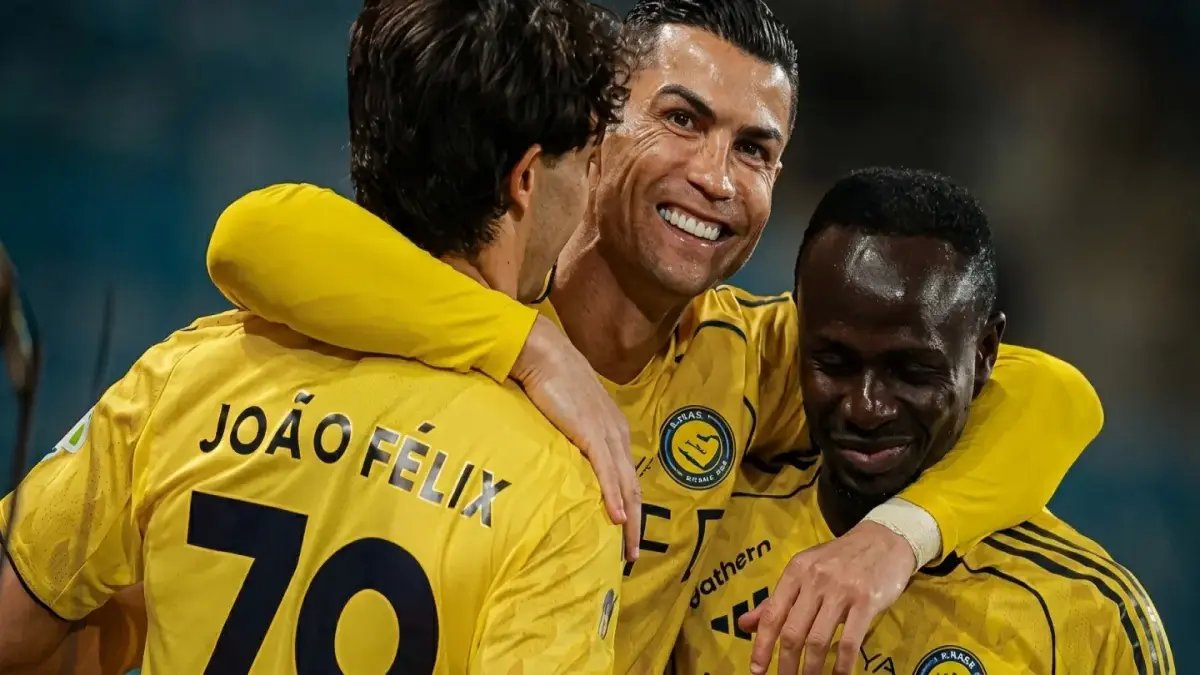 عاجل: انفجار الغريمين - النصر يسحق للصدارة أم الهلال يحوّل السحاب لوردي بقيادة بنزيما؟