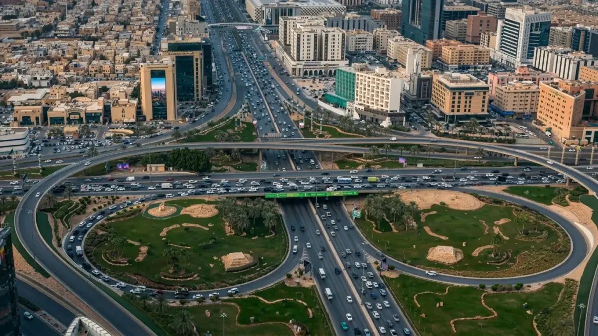 عاجل: الهيئة الملكية تبدأ نزع ملكية عقارات معارضة لطرق الرياض… هل أنت من المتضررين؟ تعرف على المشاريع بقيمة 29 مليار ريال