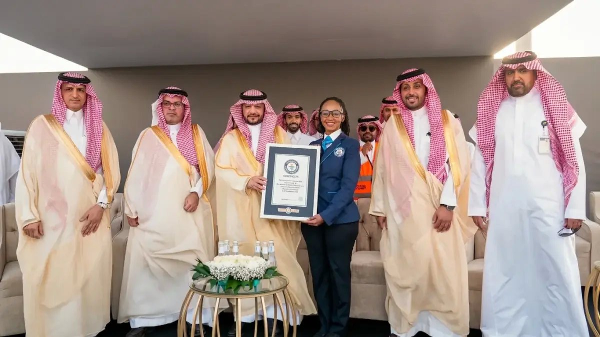 القرار الذي يمحو خسارة تاريخية في سوق العمل.. يكشف عن 69 مهنة إدارية مساندة ستكون حكراً 100% على المواطنين بموجب قرار وزارة الموارد البشرية.