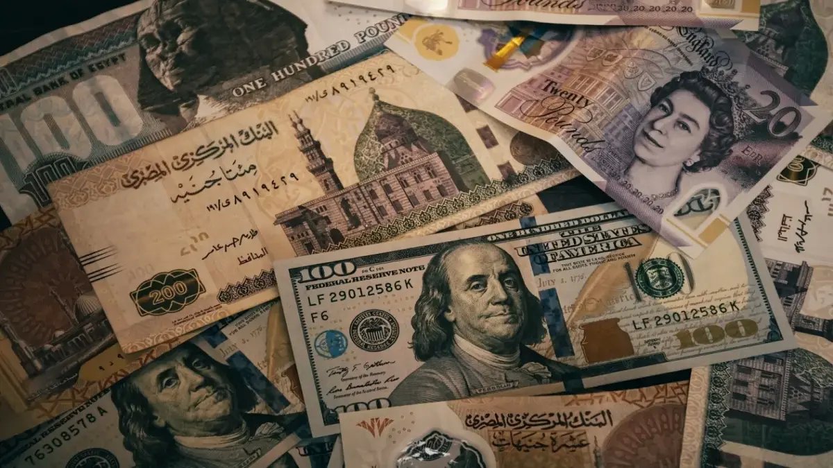 عاجل: الدولار يسقط بشكل جنوني في مصر بعد هدنة إيران… خبراء يكشفون الرقم الصادم والأسواق في حالة ذهول!