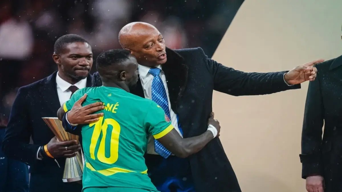 شاهد: رئيس الكاف يتحدى الفساد ويتعرض لصدمة… قرار التحقيق يكشف حقيقة مفجعة في كرة القدم الأفريقية!