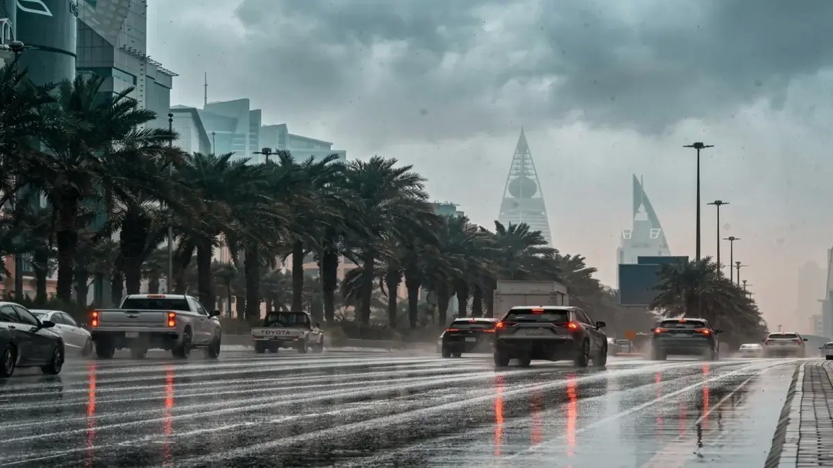 عاجل: أمطار متوسطة إلى غزيرة تهدد الرياض ابتداءً من اليوم - الدفاع المدني يوجه تحذيراً خطيراً!