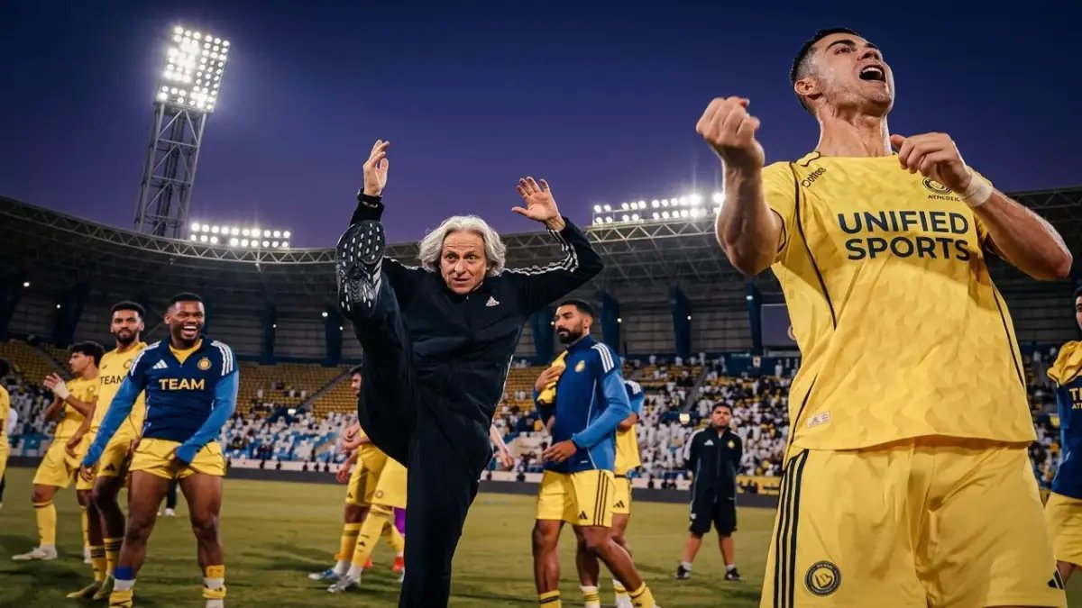 عاجل من أنفيلد: طفل (17 عامًا) يسجل التاريخ وصلاح يودع الجماهير بدموع... ليفربول يعود بقوة بعد 3 هزائم!