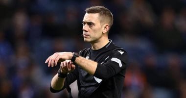 كليمان توربان حكمًا لقمة أتلتيكو مدريد ضد برشلونة فى دوري أبطال أوروبا