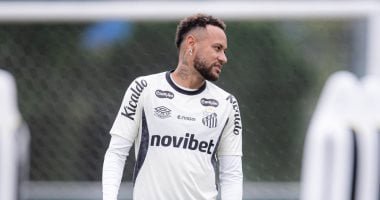 سانتوس ضد مينيرو.. طفل يلفت الأنظار بتصرف مفاجئ مع نيمار.. فيديو