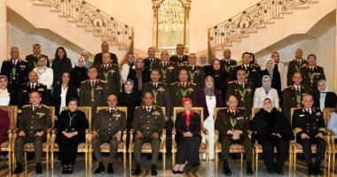 الفريق أشرف سالم زاهر يكرم عدداً من القادة الذين أوفوا العطاء بالقوات المسلحة