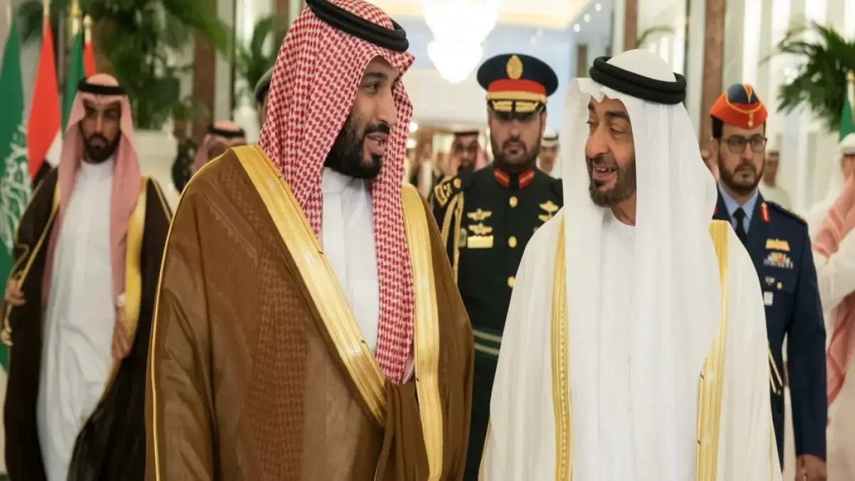 تخشى الإمارات أن تفقد حصتها.. فتفاجأت بأن السعودية استغلت لحظة تراجعها لتمسك بمفصل يتحكم في 12% من تجارة العالم