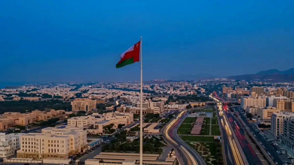 وزارة عُمانية تحطم حاجزًا تاريخيًا بقرار واحد: 30 يومًا فقط للمعاملة النهائية