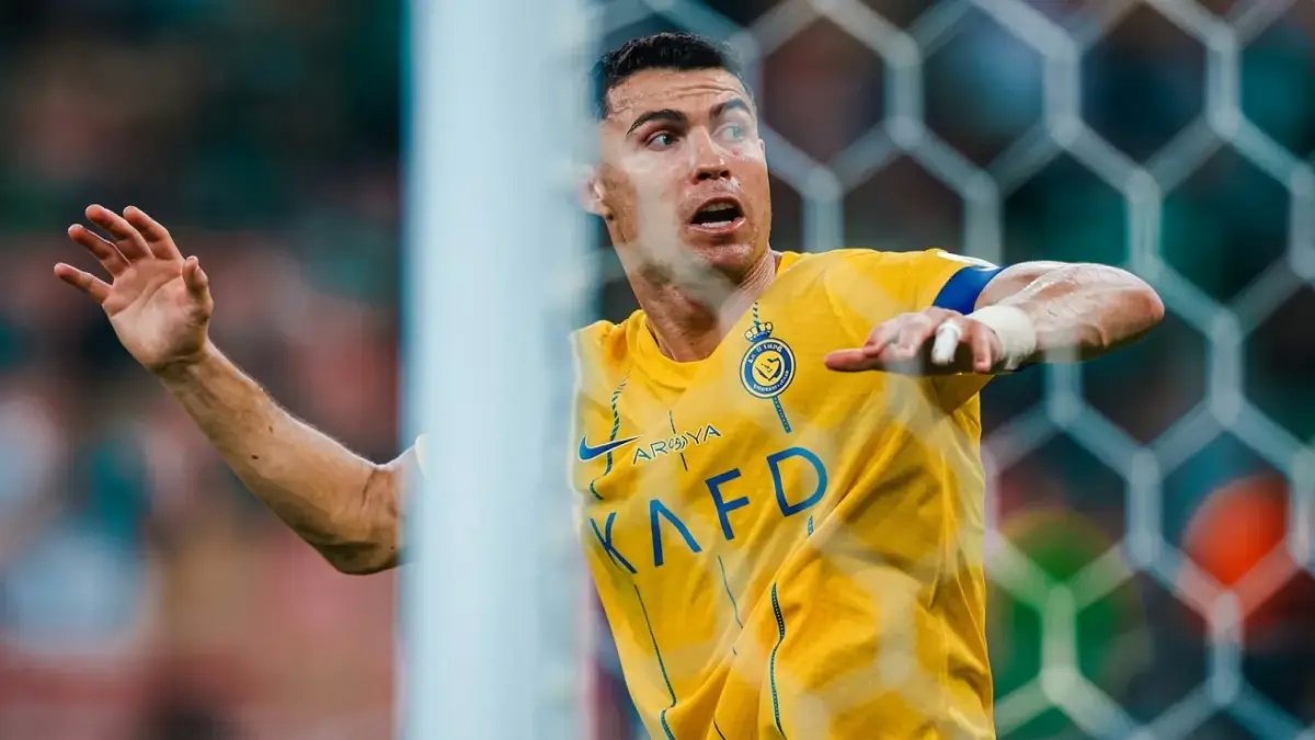 عاجل: غالينو يفتح النار على رونالدو ويُشعل أزمة تحكيم تاريخية في الدوري السعودي - هل تهدد صدارة النصر؟