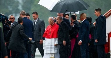 بابا الفاتيكان إثر وصوله الجزائر: نلتقى من أجل السلام