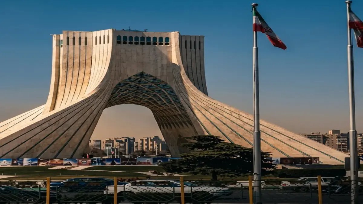 مصدر عسكري إيراني يكشف: موانئ الخليج لن تكون في مأمن إذا حوصرت موانئنا