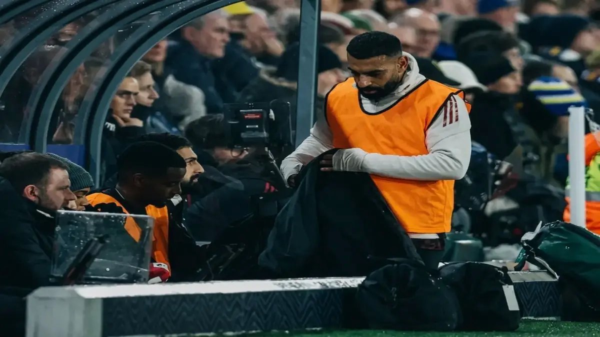 صادم: سلوت يضع محمد صلاح على دكة الاحتياط في أكبر مفاجأة أمام باريس سان جيرمان… لماذا تخلّى عن نجمه في المواجهة الأصعب؟