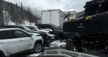 إصابة 19 شخصا فى تصادم جماعي لنحو 70 سيارة على طريق سريع بولاية كولورادو