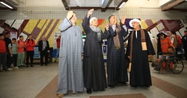 احتفالية فنية فى المترو.. ​مزمار وفلكلور صعيدي يبهج ركاب محطة جامعة القاهرة