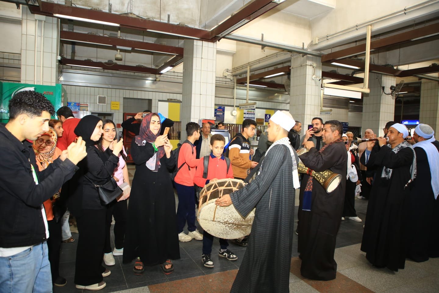 احتفالية فنية تزيّن مترو الأنفاق