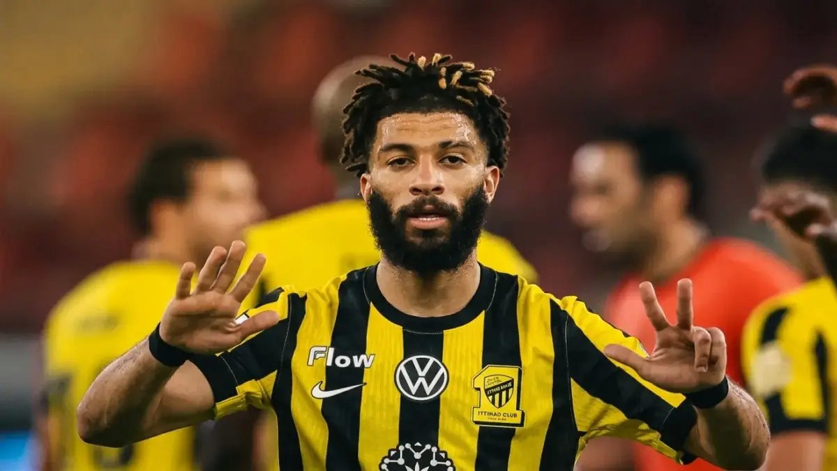 عاجل: العبود يشتري 500 تذكرة ويقيم مأدبة عشاء للاعبين.. شاهد كيف حوّل دعمه المعنوي لفوز الاتحاد في آسيا!