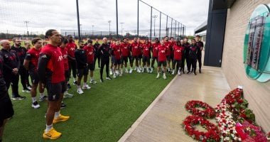 ليفربول يحيى ضحايا هيلزبره بحضور محمد صلاح.. صور