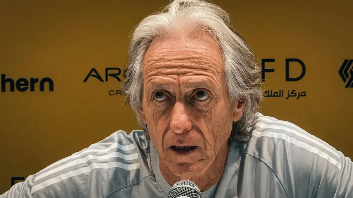 كشف صادم خلف خروج رونالدو: خيسوس يوضح ما حدث في غرفة الملابس وما جعل أسطورة الكرة يتقيأ!