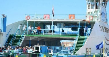 رحلة المعدية فى بورسعيد.. عبور يومى بين قارتين ومشهد بحرى فريد «صور»