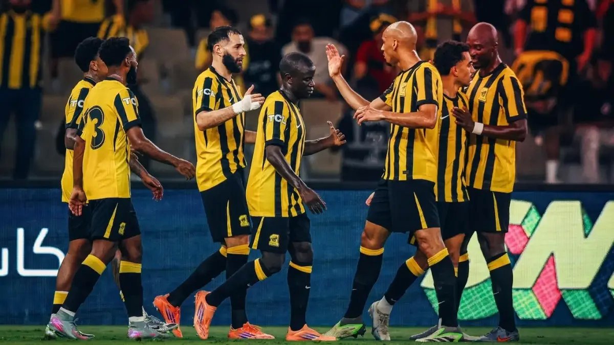 عاجل: قفزة ملكية صادمة في الهلال… اتفاق سري يحول 70% لـ"المملكة القابضة" ويتجاهل الجماهير!