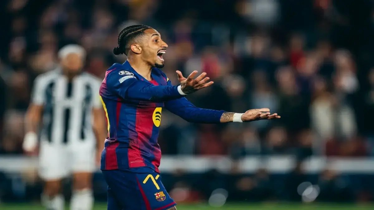 فضيحة تحكيمية تهز أوروبا: رافينيا يهاجم 'السرقة' بعد إقصاء برشلونة بأحمرين وأخطاء قاتلة... شاهد لقطات 'الجريمة'!