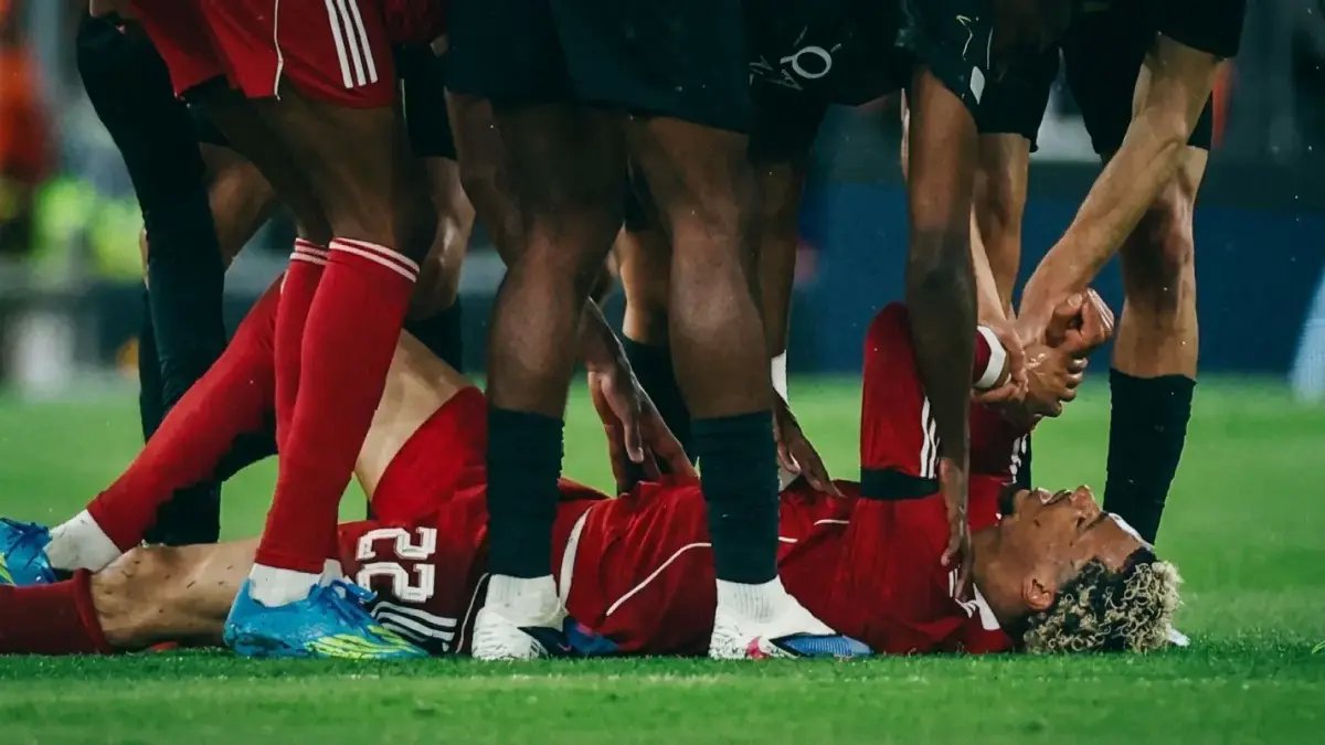 كلاتنبرج يفضح المفارقة: قرار الفيديو ألغى جزاء ليفربول الصحيح.. والاتصال كان واضحاً في القدم!