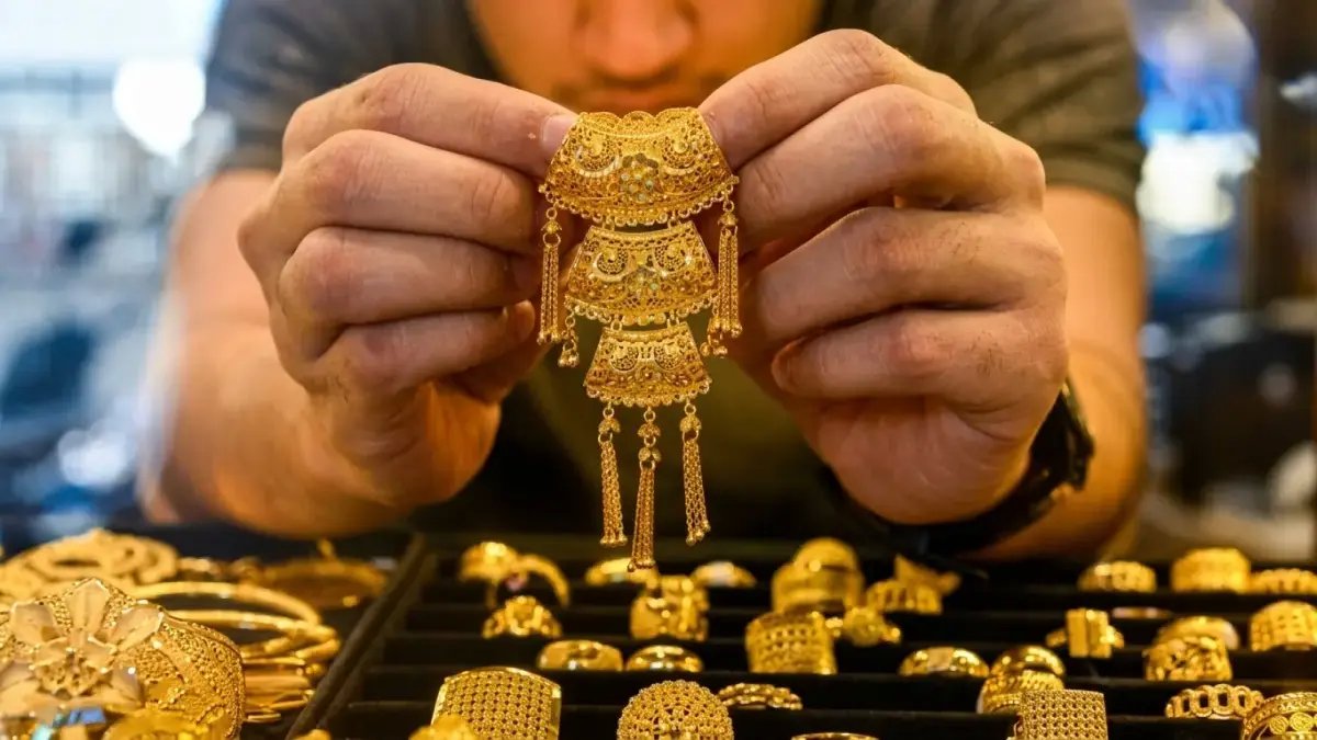 انخفاض صاروخي لأسعار الذهب في مصر.. عيار 21 يوصل إلى 7025 جنيه ويشعل حمى الشراء!