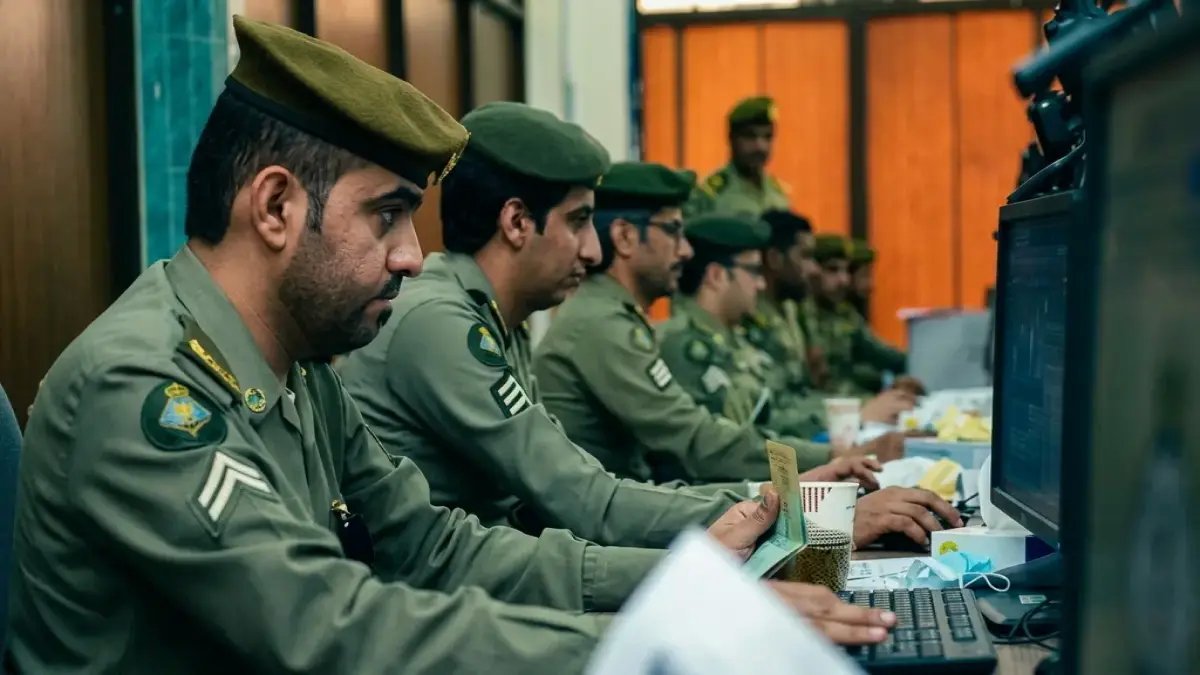 المديرية العامة للجوازات تفرض شرطاً واحداً يجعل تأشيرة الخروج والعودة أكثر من مجرد رسوم... الشرط الجوهري هو سداد جميع المخالفات المرورية المسجلة.