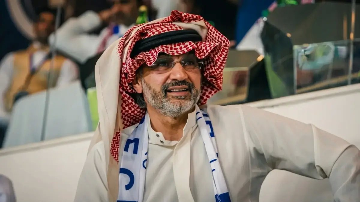 ما الذي جعل ناقداً محترفاً يغادر الكاميرا؟ عبدالله فلاته يهرب بسبب التوتر لتأكيد ضخامة المباراة المصيرية