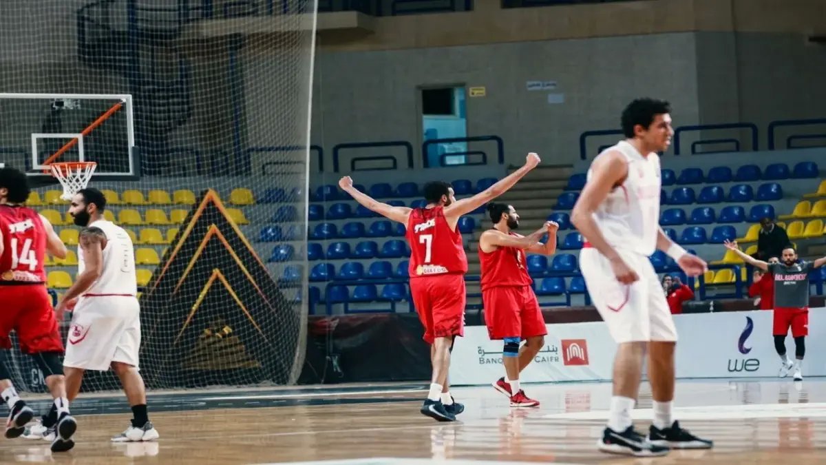 شاهد: شوط أسطوري للأهلي ضد جوهور... هدف عكسي ثم طرد ثم تعادل رغم النقص العددي!