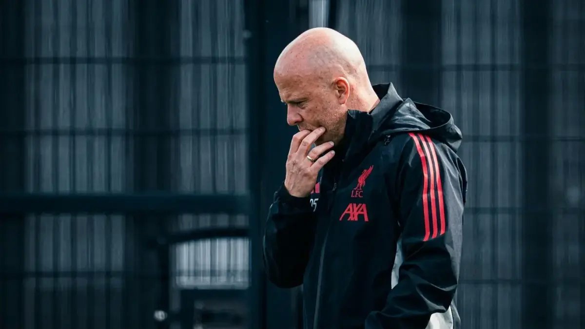تحليلي الدقيق: طوق نجاة سلوت في ليفربول.. خطة 'الباب الخلفي' للبطولة الأوروبية قد تنقذ المدرب الهولندي