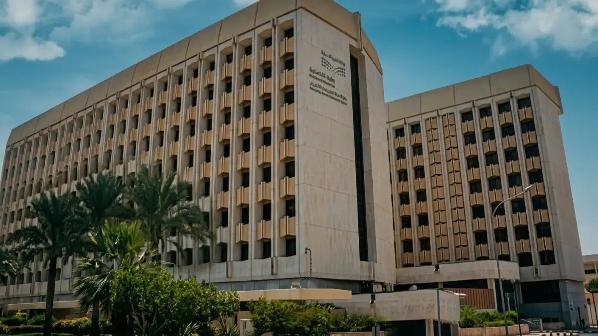 عاجل: «تعليم الرياض» يعلن تحويل الدراسة عن بعد في 6 محافظات غدًا بسبب الطقس… قرار مفاجئ لسلامة الطلاب!