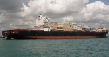 نيويورك تايمز عن مسئولين: أمريكا تحتفظ بحمولة السفينة الإيرانية المستهدفة